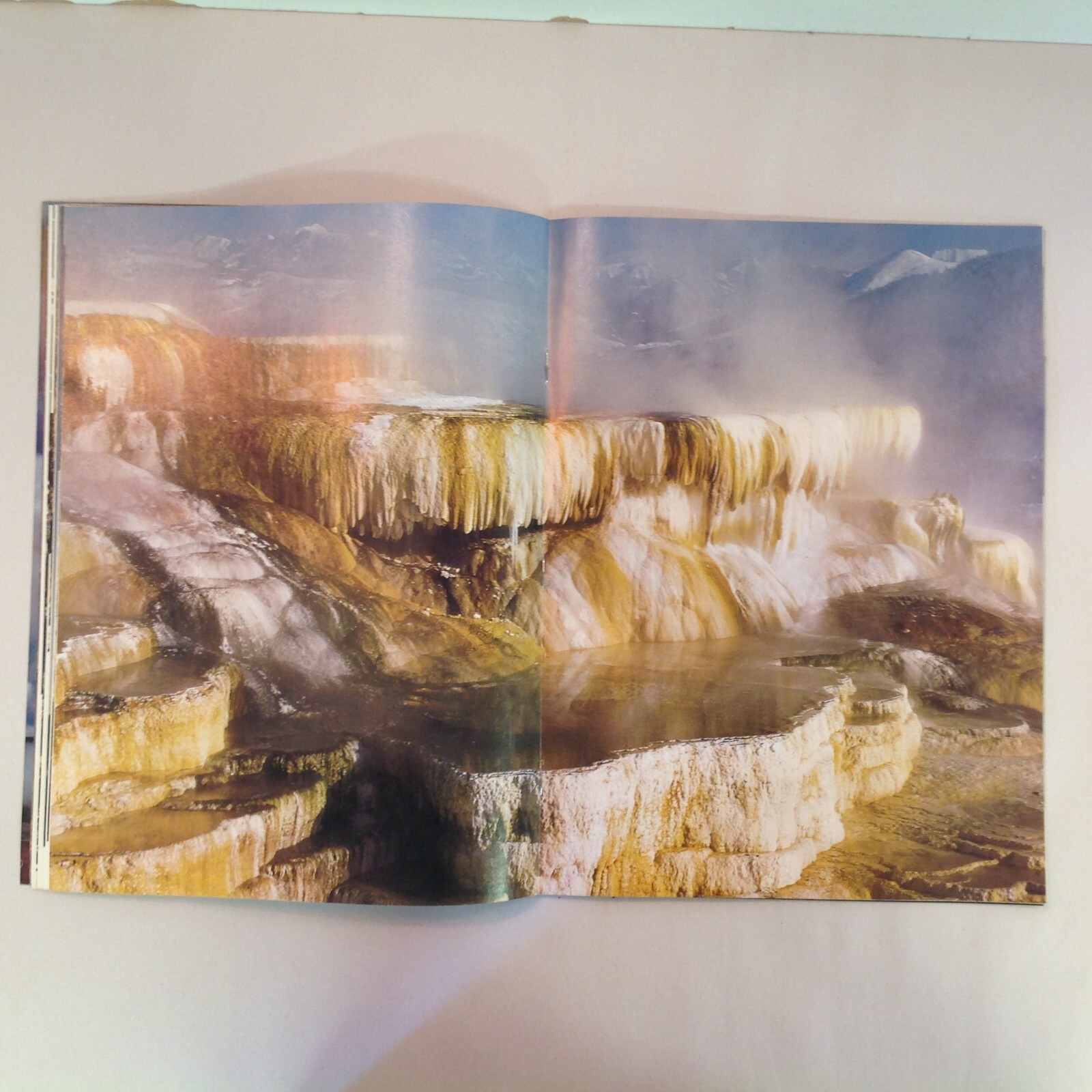Vtg 1977 Souvenir Color Photo Guide Yellowstone The Story Behind the Scenery