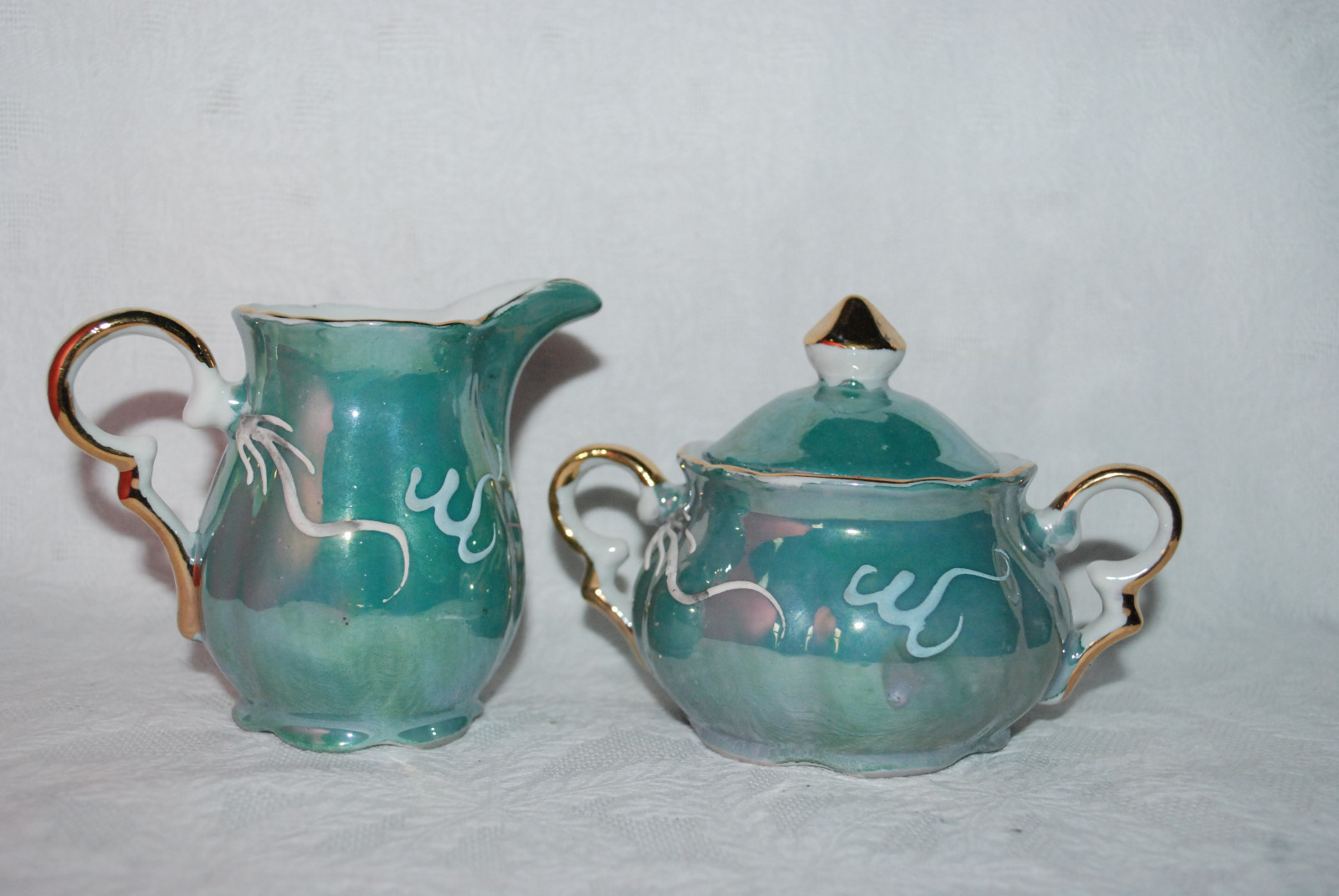 VINTAGE NIAGARA FALLS SOUVENIRS, 2 PIECES, SMALL PITCHER, & CREAMER