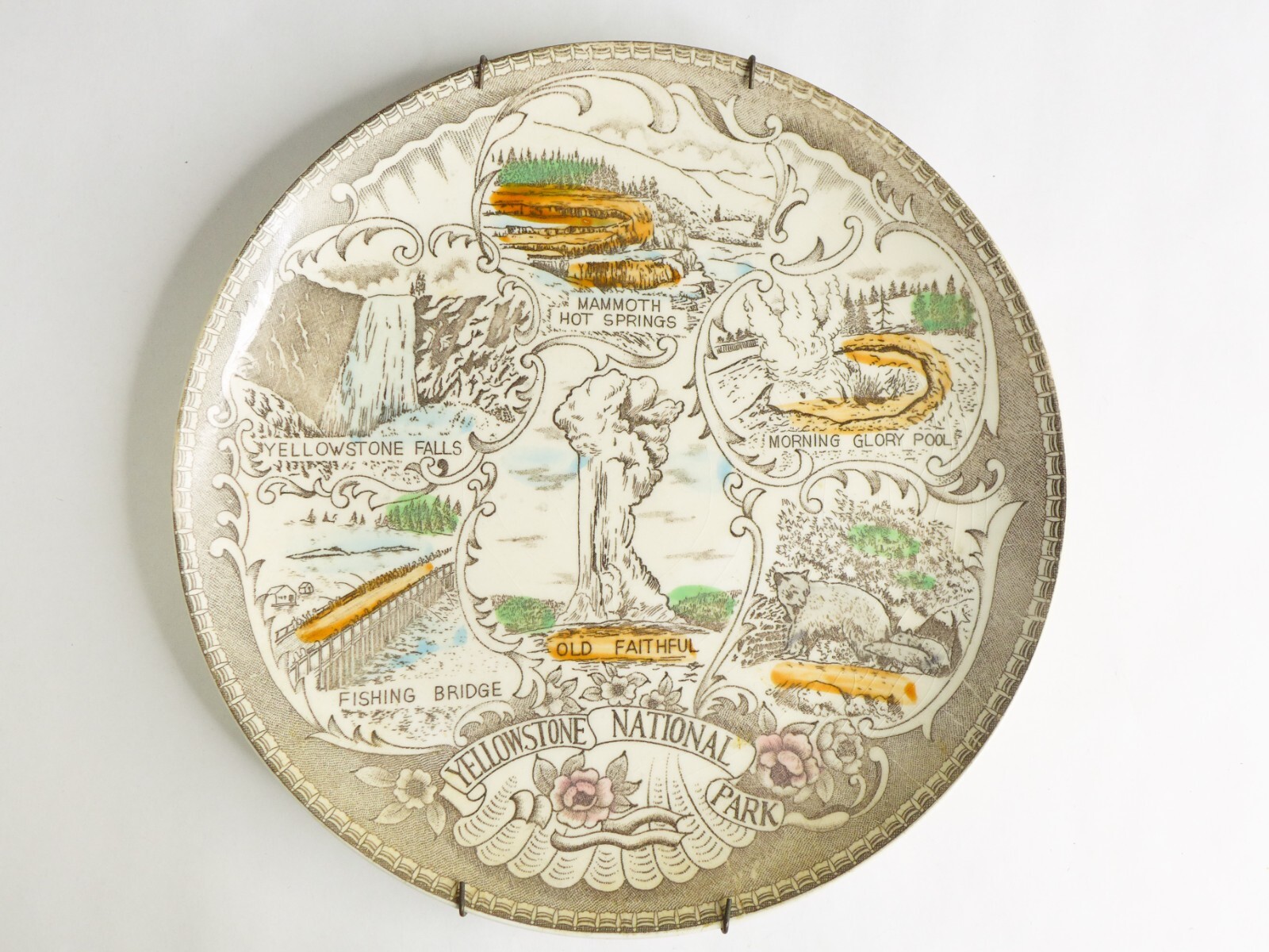 YELLOWSTONE NATIONAL PARK Souvenir Scenic Plate Old Faithful Hand Tinted 8.5 in