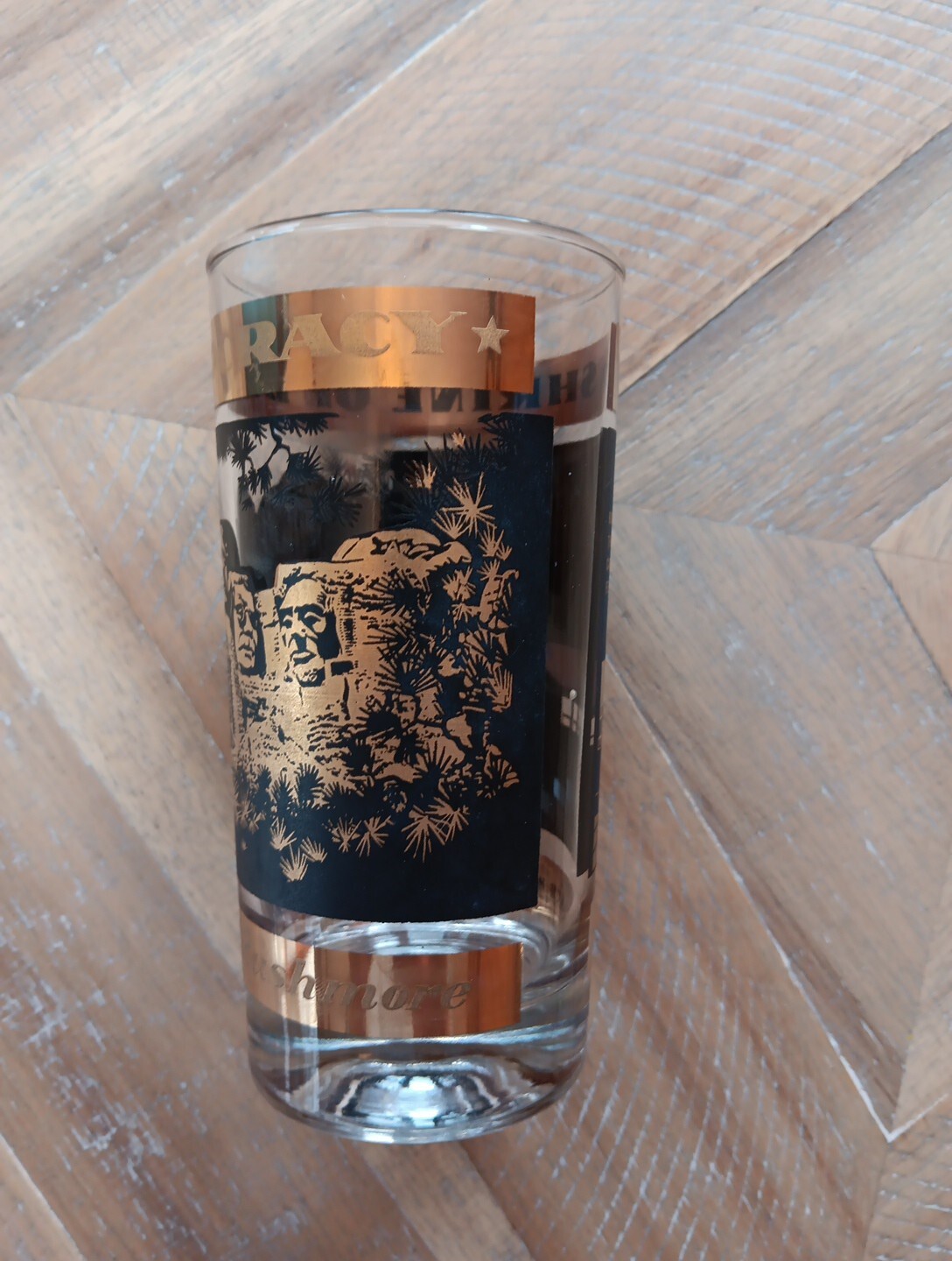 Set of 4 Vintage Mt Rushmore Shrine of Democracy Black/Gold Glass 5.5″ Tumblers