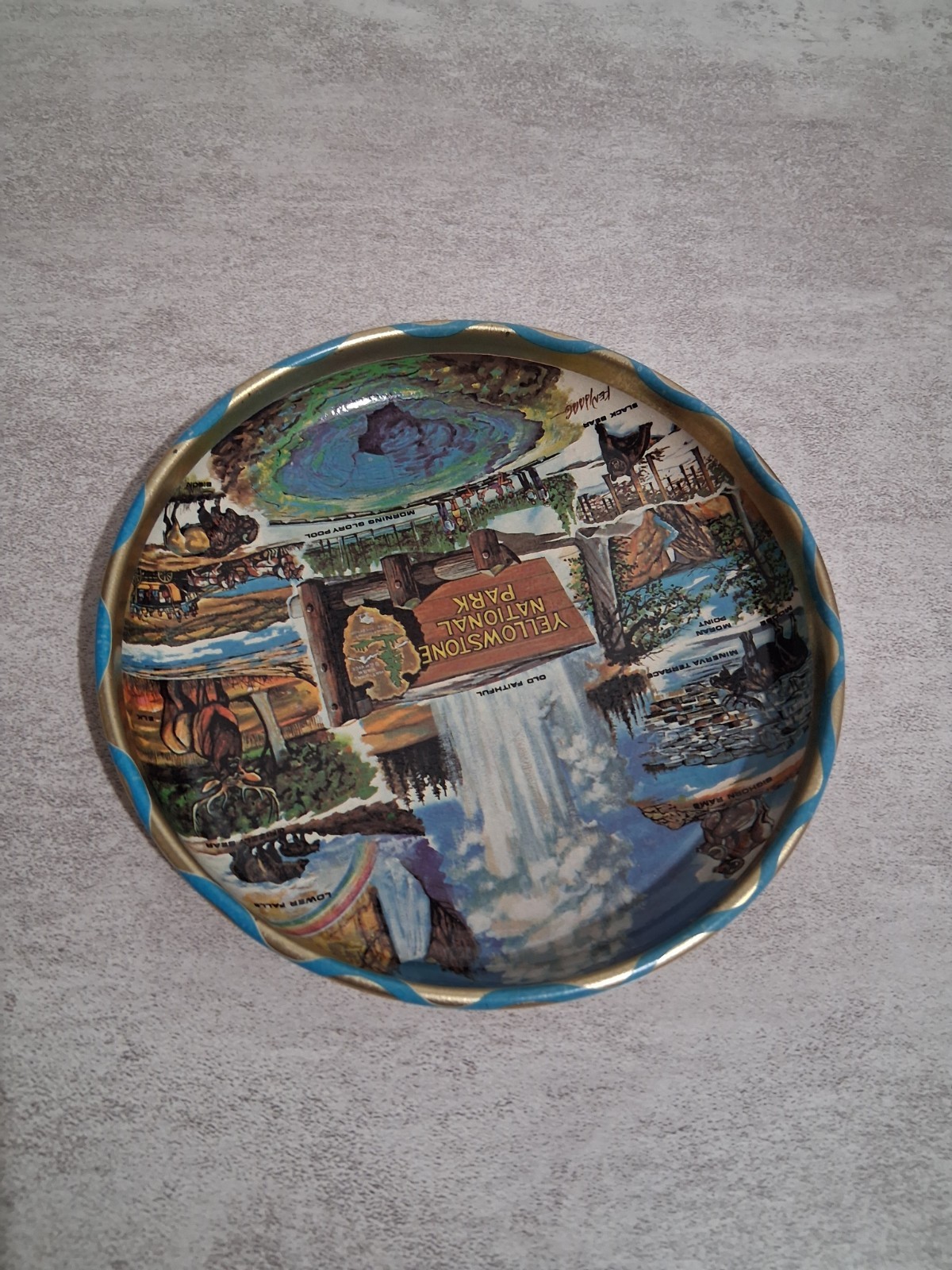 Vintage Yellowstone National Park Souvenir Dish Plate Tray Tin 5.5″ Round