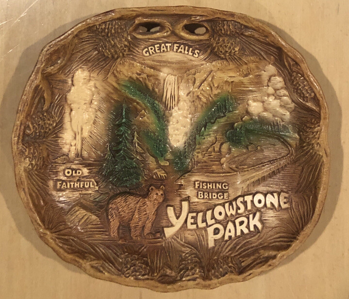 Vintage Yellowstone Park Souvenir 12″ Taco Plate Bowl 3D Faux Wood Retro Cabin