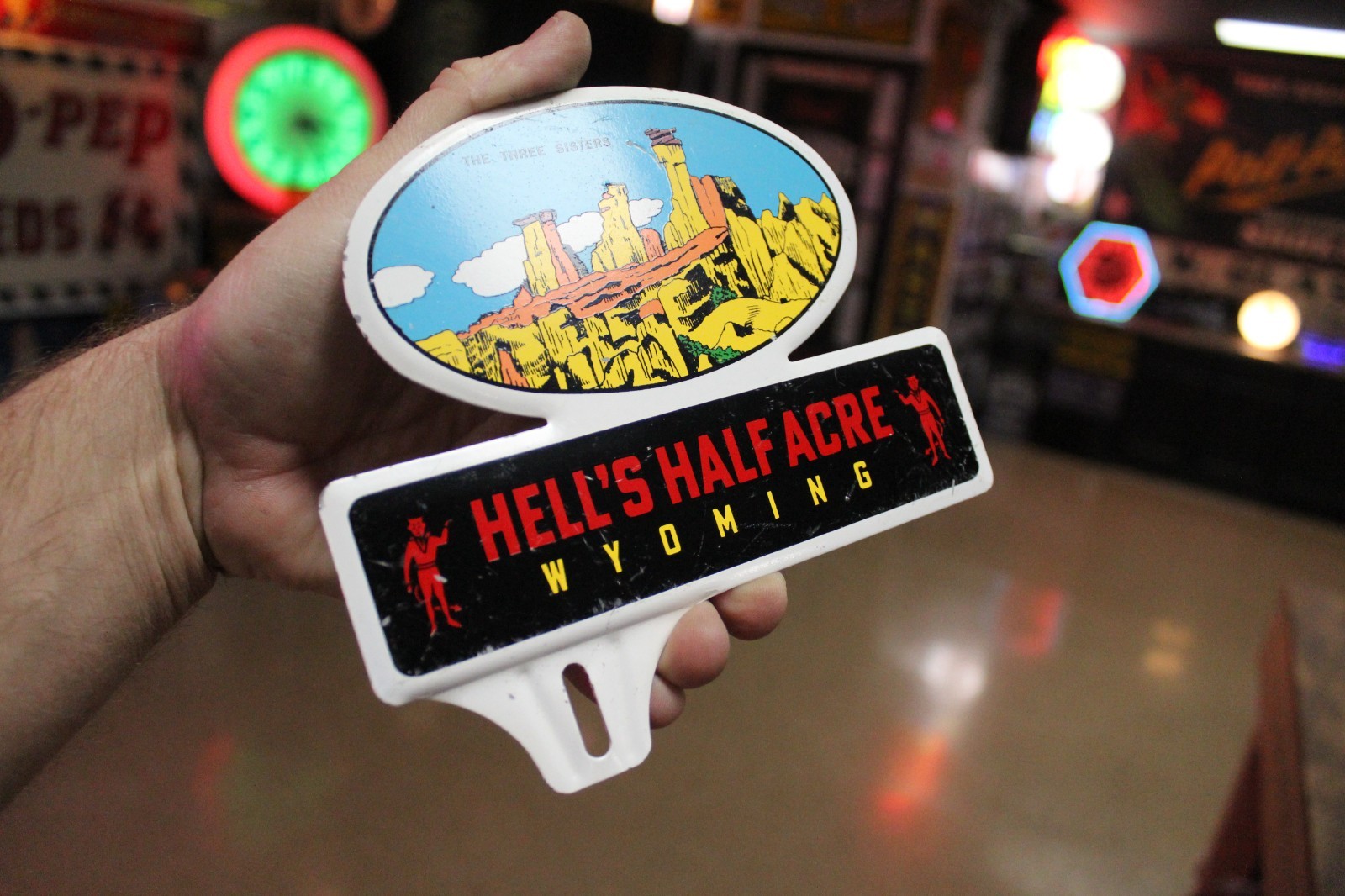 RARE 1950s HELL’S HALF ACRE WYOMING PAINTED METAL PLATE TOPPER METAL SIGN DEVIL