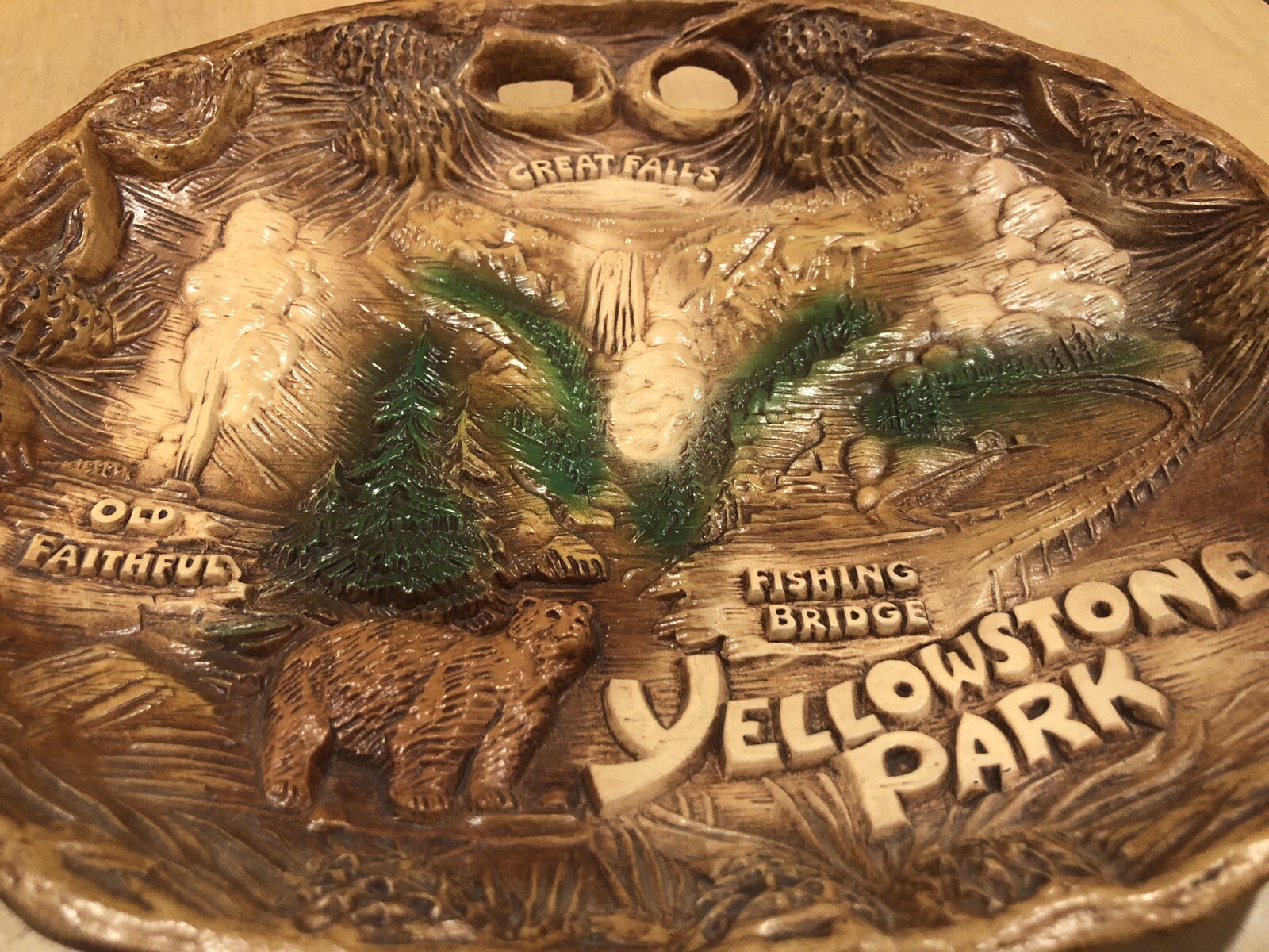 Vintage Yellowstone Park Souvenir 12″ Taco Plate Bowl 3D Faux Wood Retro Cabin