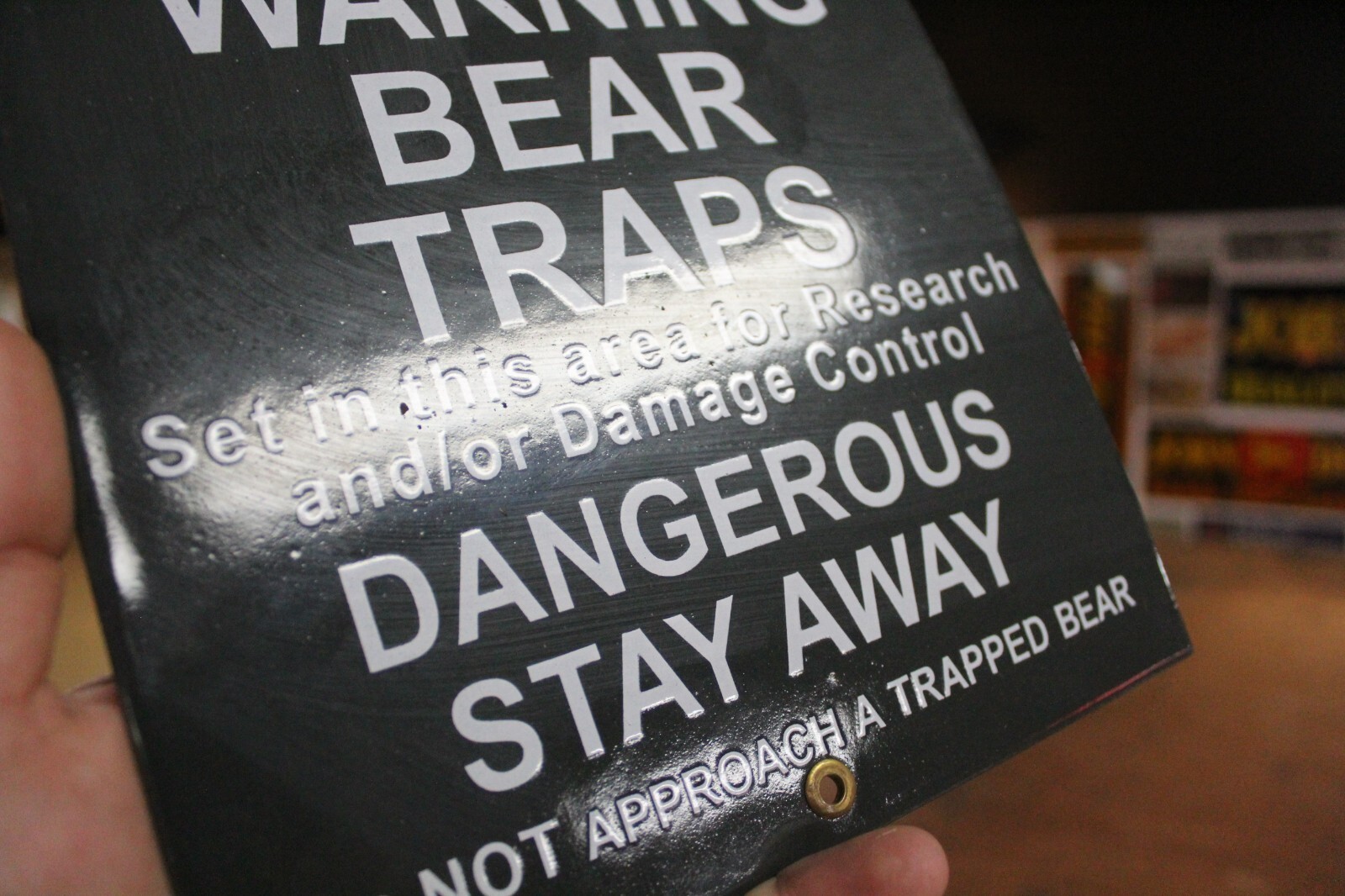 RARE WARNING BEAR TRAPS SET DANGER STAY AWAY PORCELAIN METAL SIGN FOREST SMOKEY