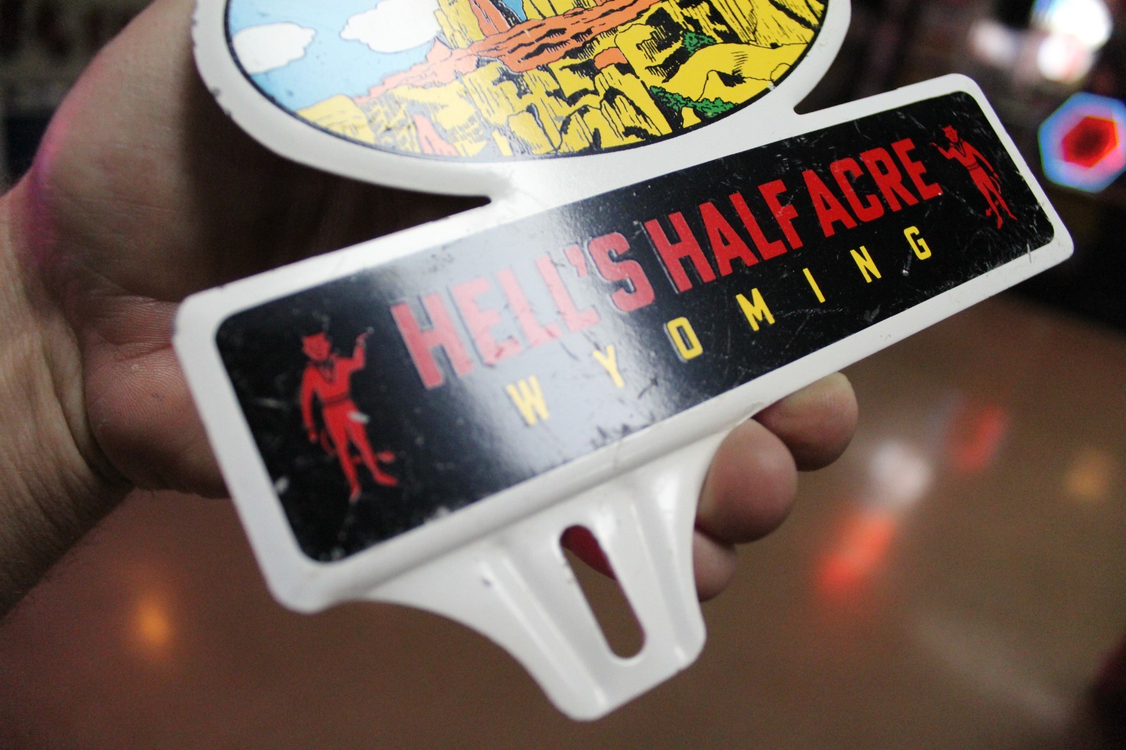 RARE 1950s HELL’S HALF ACRE WYOMING PAINTED METAL PLATE TOPPER METAL SIGN DEVIL