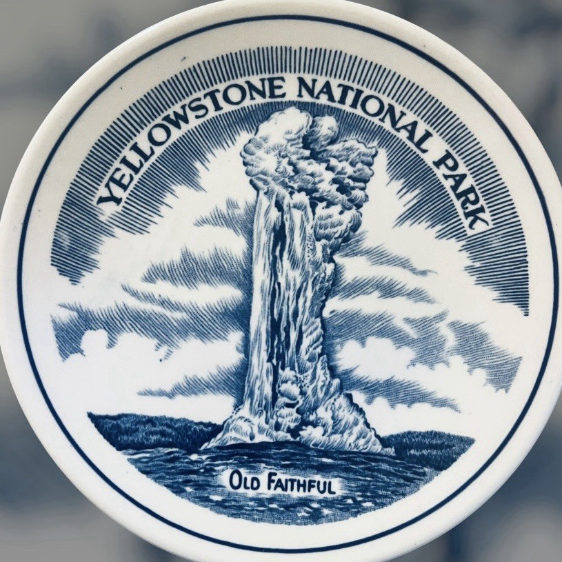 Yellowstone National Park Old Faithful Geyser Souvenir Plate Blue White England