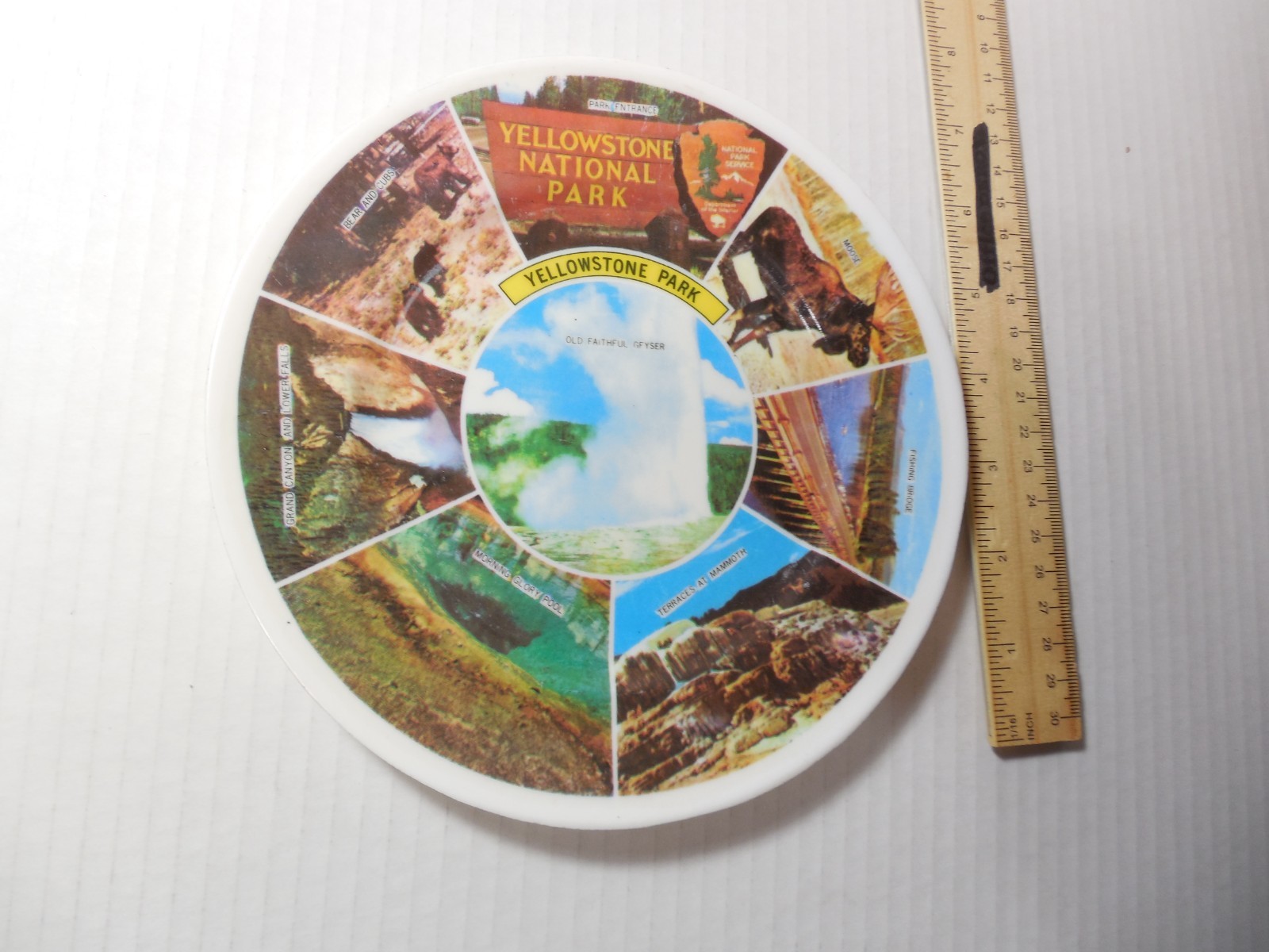VINTAGE YELLOWSTONE NATIONAL PARK SOUVENIR DECORATIVE Plastic 70s or 80s PLATE