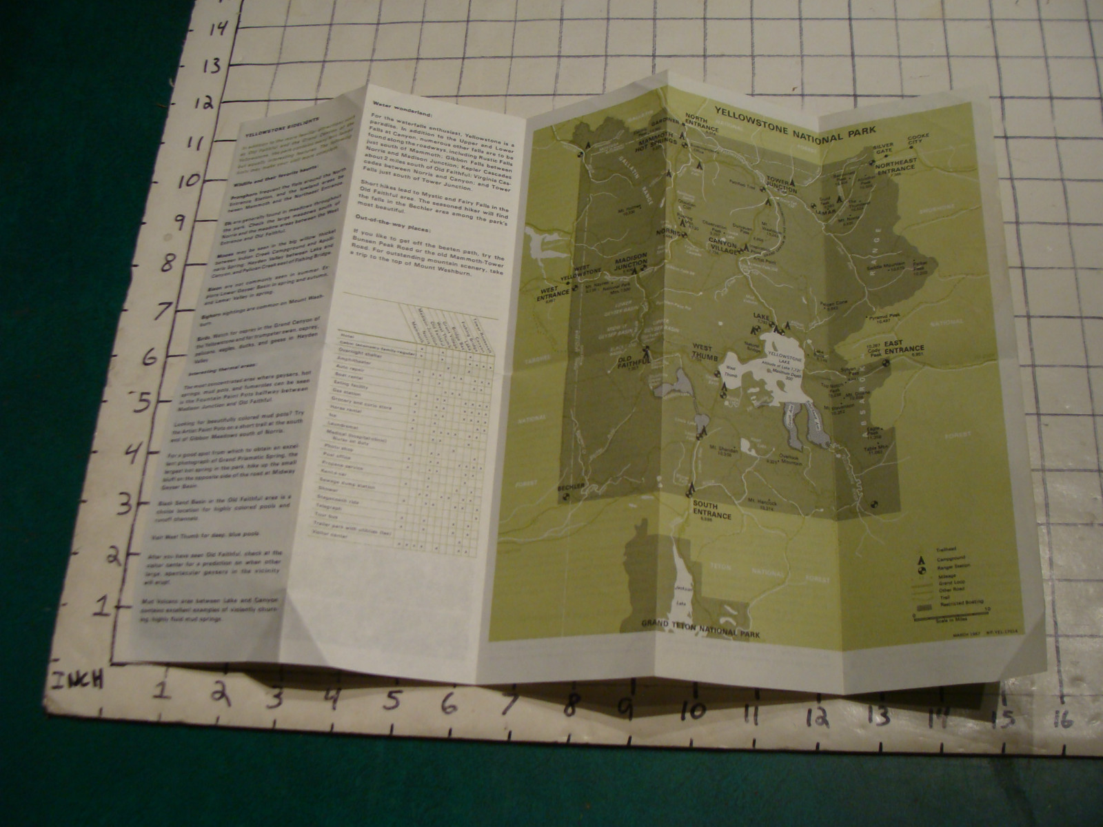Vintage paper: 1967 YELLOWSTONE park fold out paper brochure