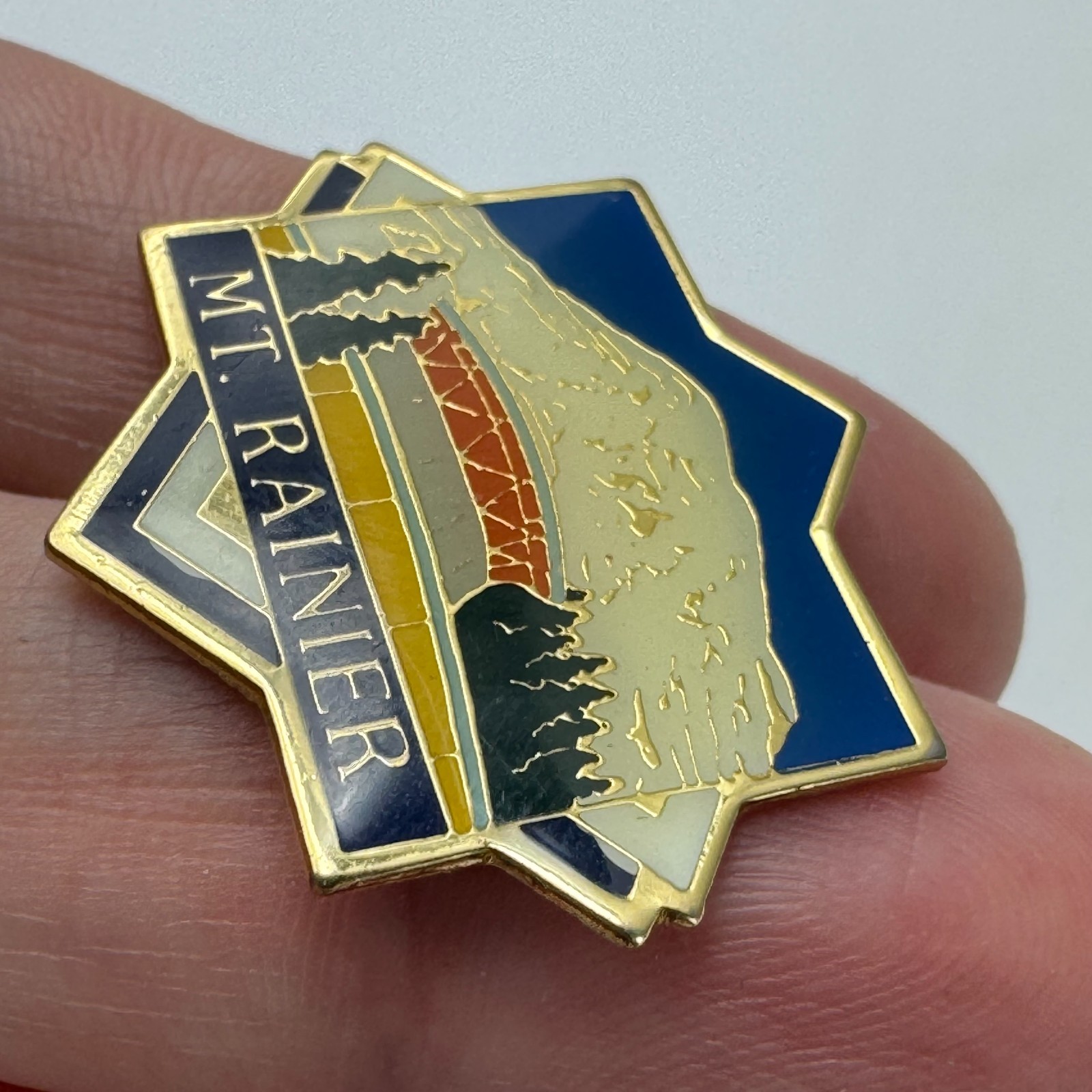 Mt Rainier National Park Lapel Pin Scenic Landscape Souvenir Enamel Mount