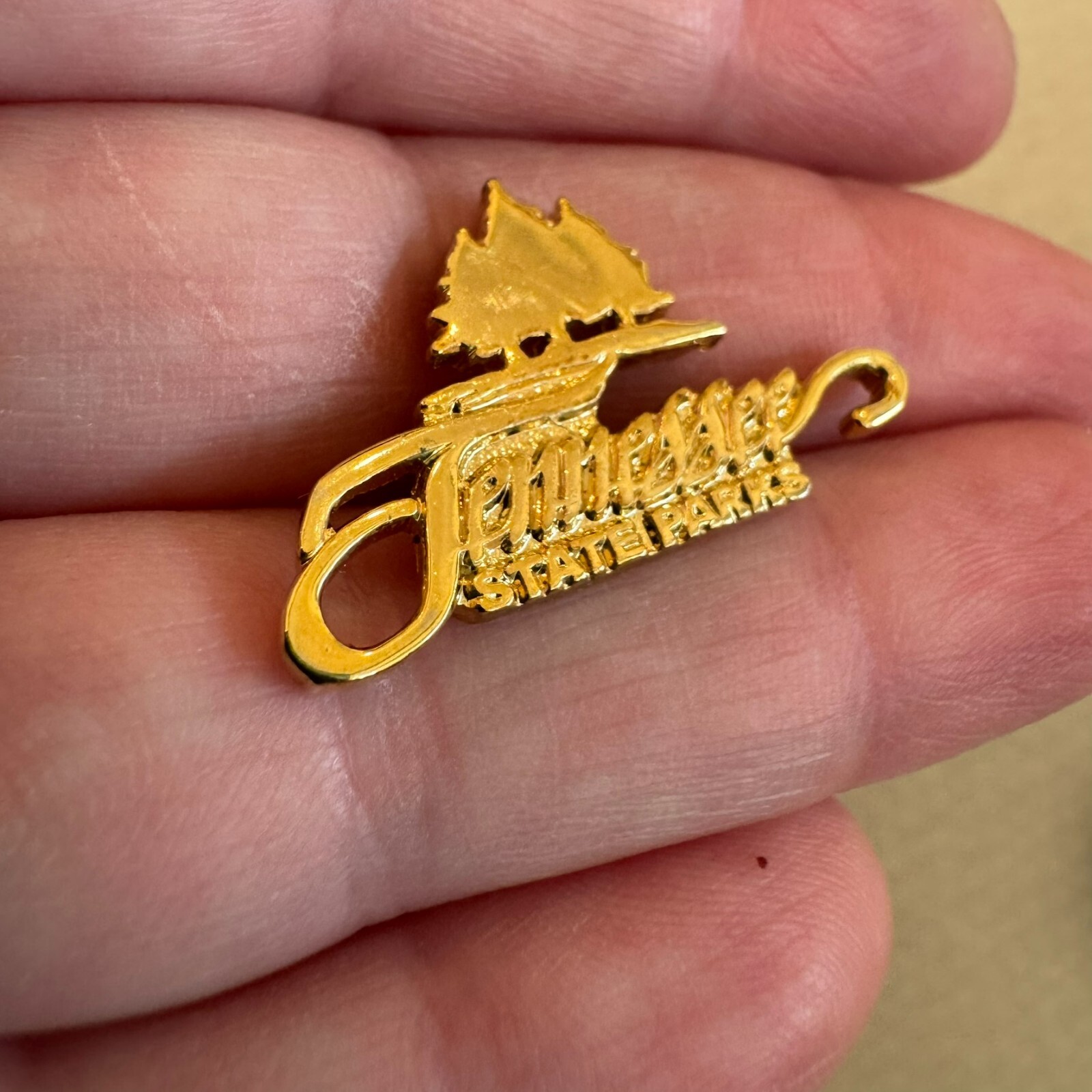 Vintage Tennessee State Parks Souvenir Lapel Pin Gold Tone Tourist