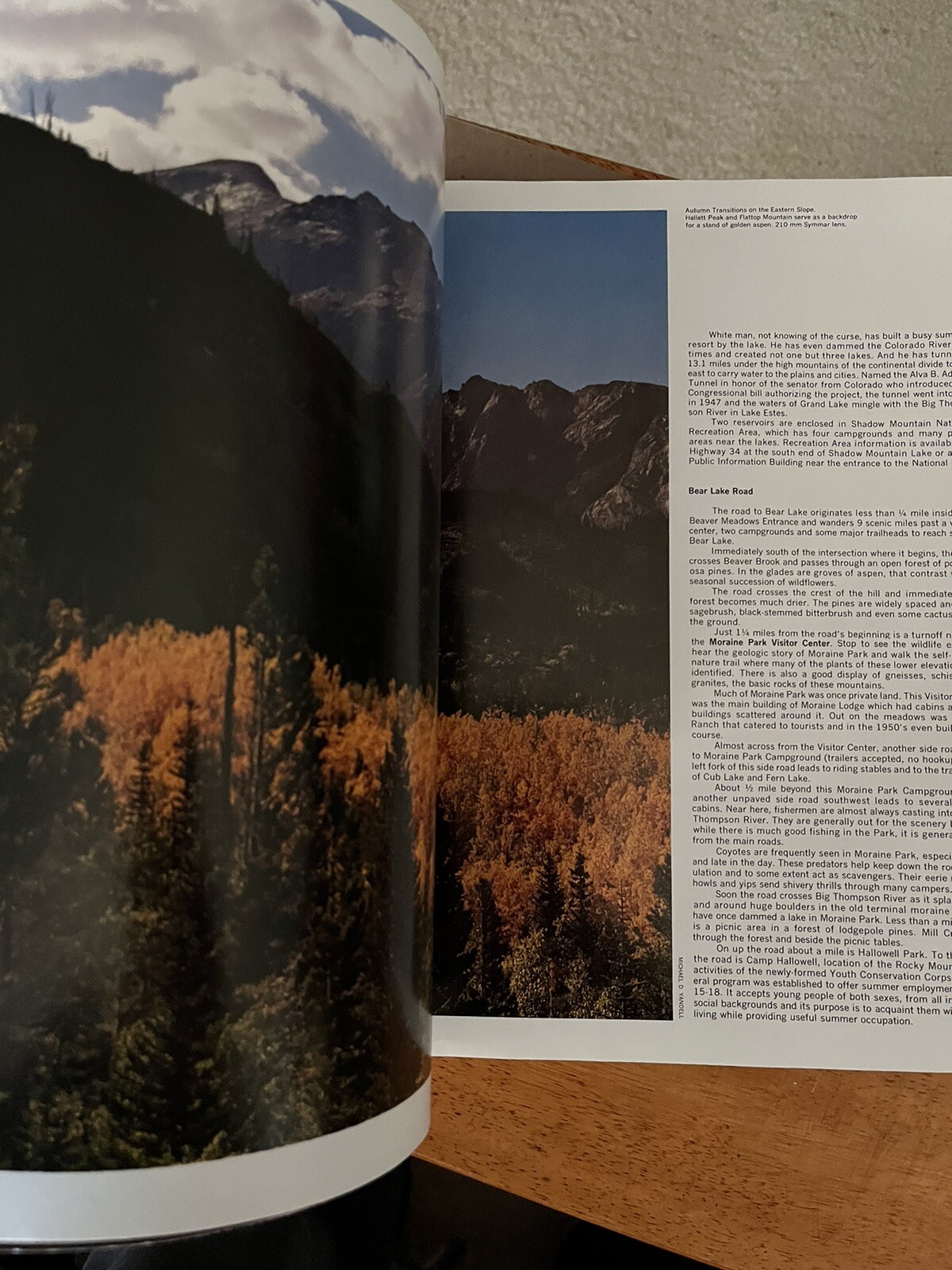 National Parkways Rocky Mountains Mesa Verde Souvenir Guide Book 1975 – 1970’s