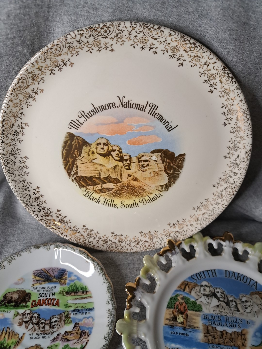 Mt. Rushmore National Memorial 7″ Souvenir Plate Black Hills, SD 22 Kt + More