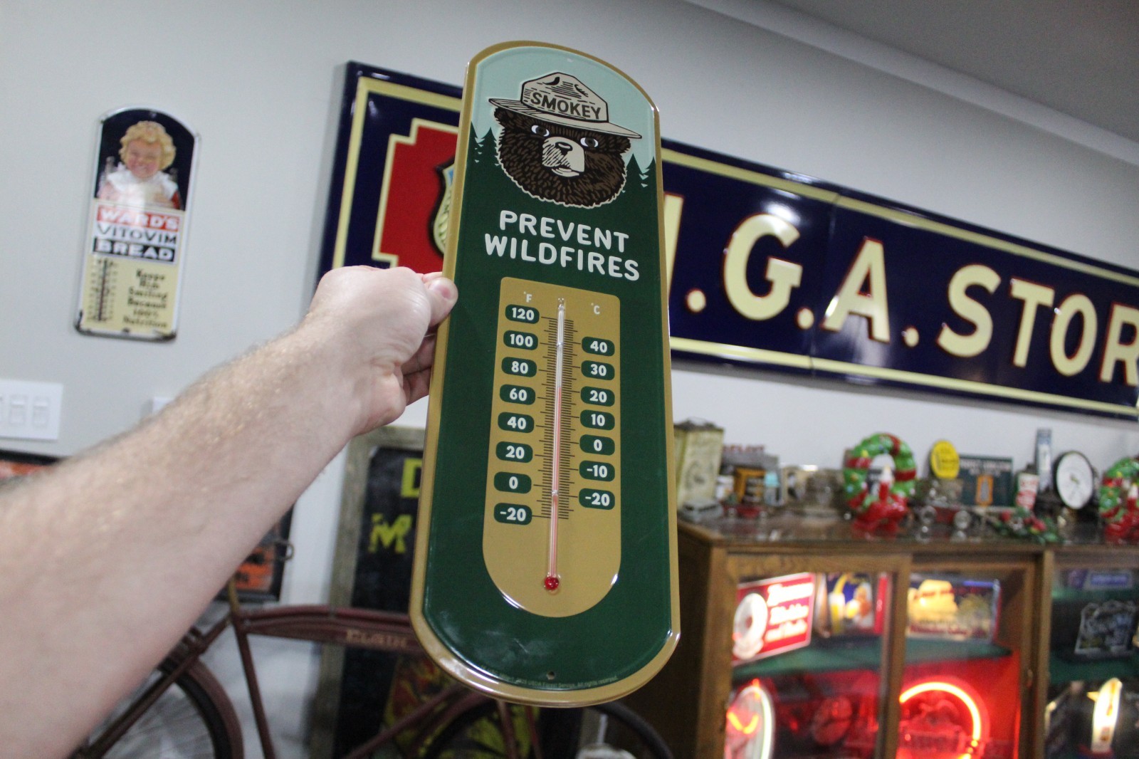 RARE US FOREST SMOKEY BEAR PREVENT FIRES EMBOSSED PAINTED METAL THERMOMETER SIGN