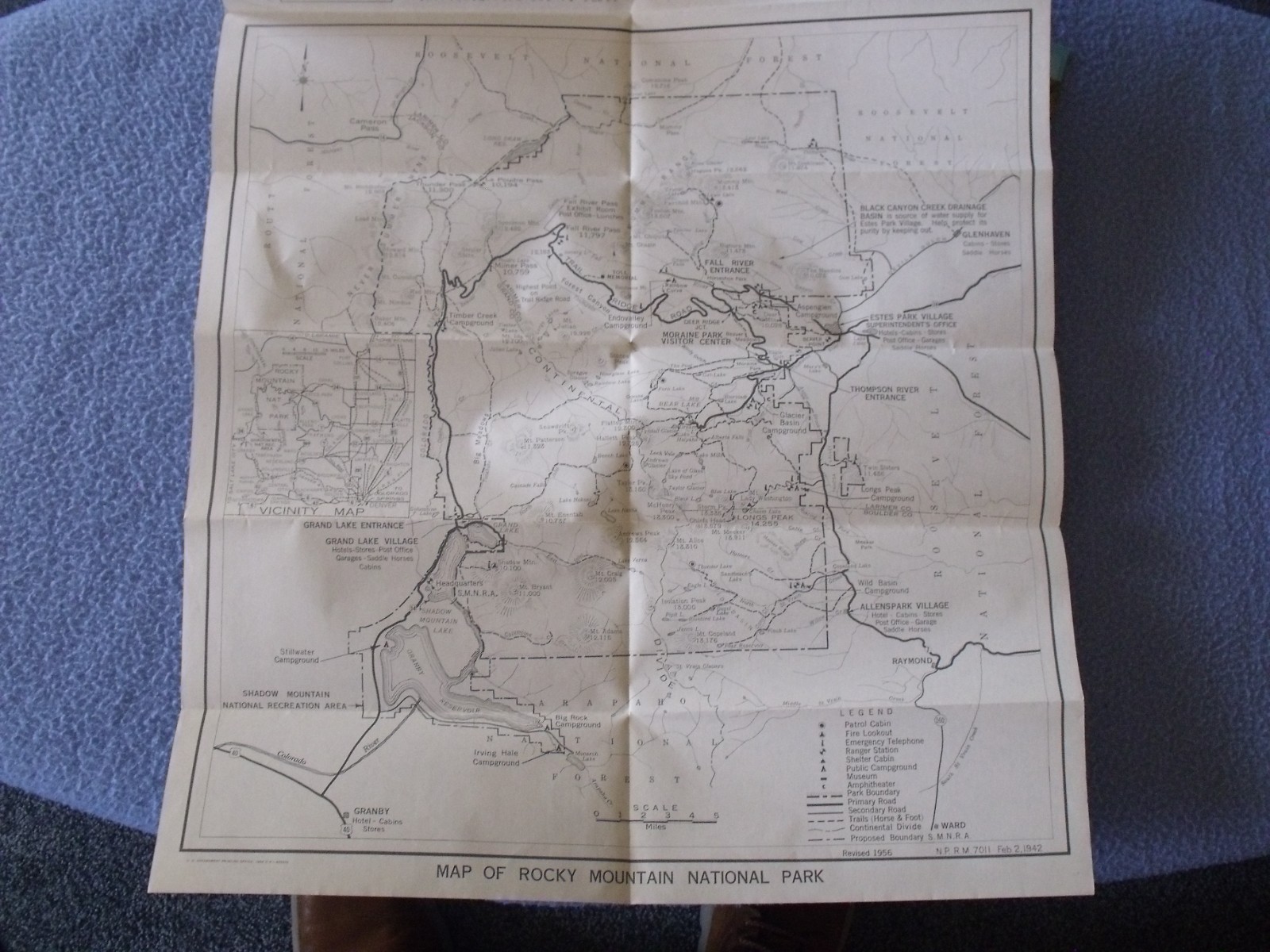 ROCKY MOUNTAIN NATIONAL PARK POST CARDS(8) AND TRAVEL PROCHURE WITH VIEW MASTER