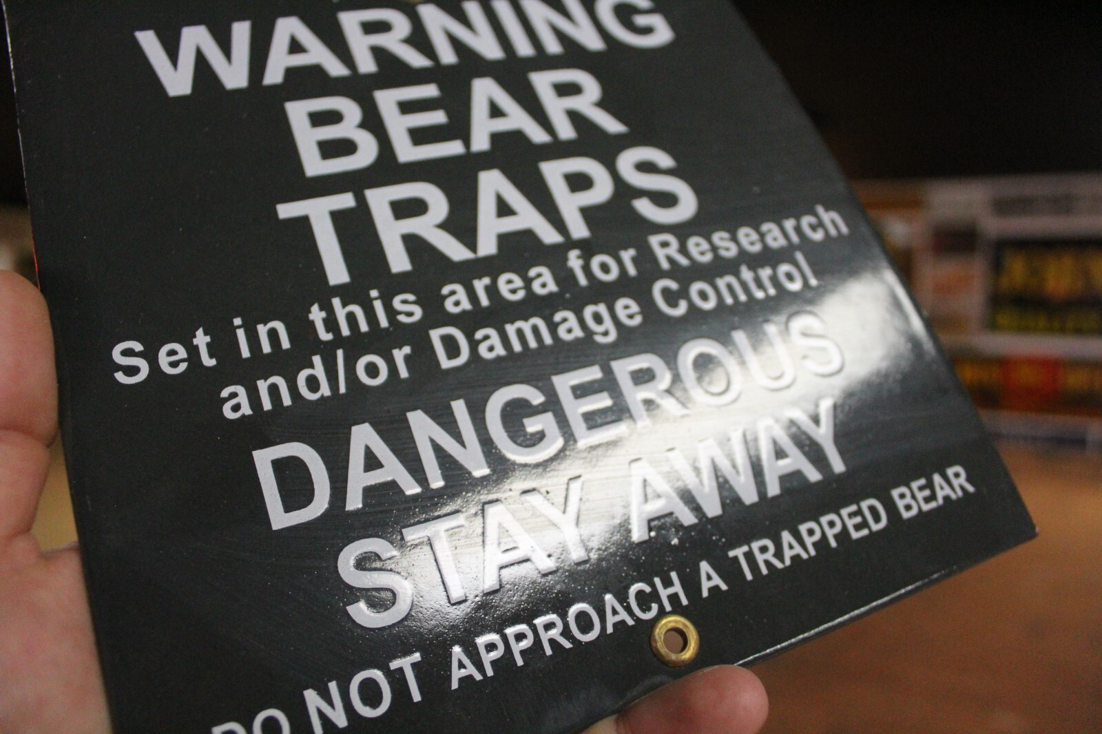 RARE WARNING BEAR TRAPS SET DANGER STAY AWAY PORCELAIN METAL SIGN FOREST SMOKEY