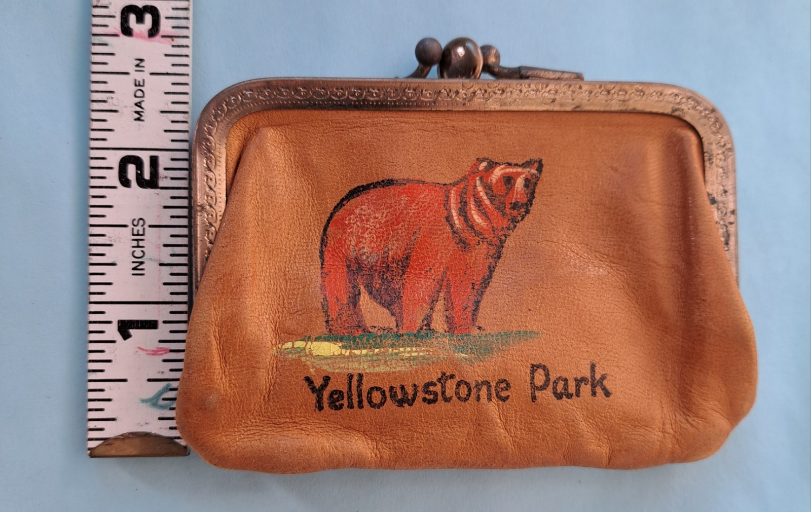 VINTAGE YELLOWSTONE PARK LEATHER COIN PURSE PAINTED BEAR