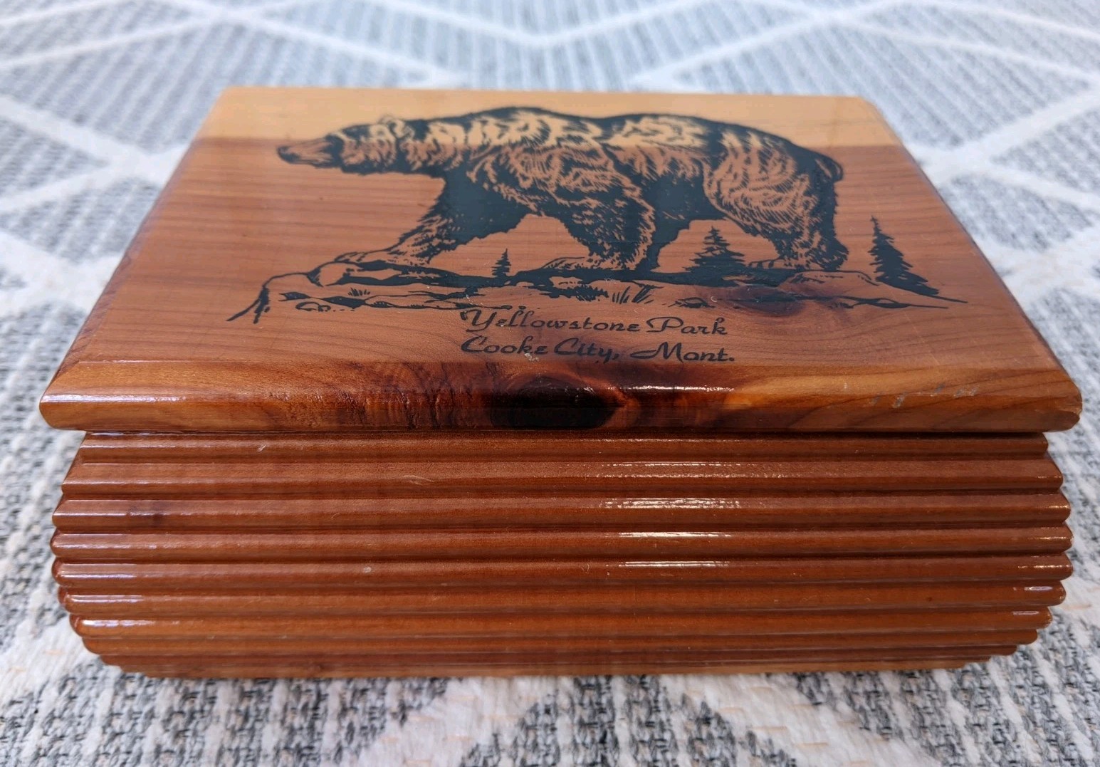 Vtg Bear Yellowstone Nat’l Park Cedar Chest Souvenir Trinket Box Cooke City MT