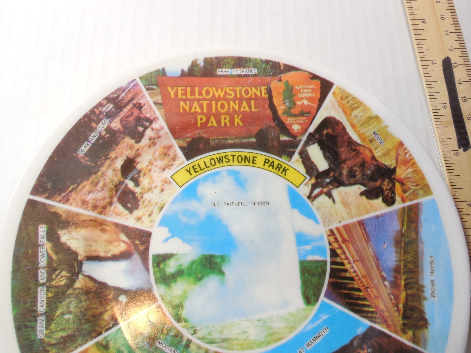 VINTAGE YELLOWSTONE NATIONAL PARK SOUVENIR DECORATIVE Plastic 70s or 80s PLATE