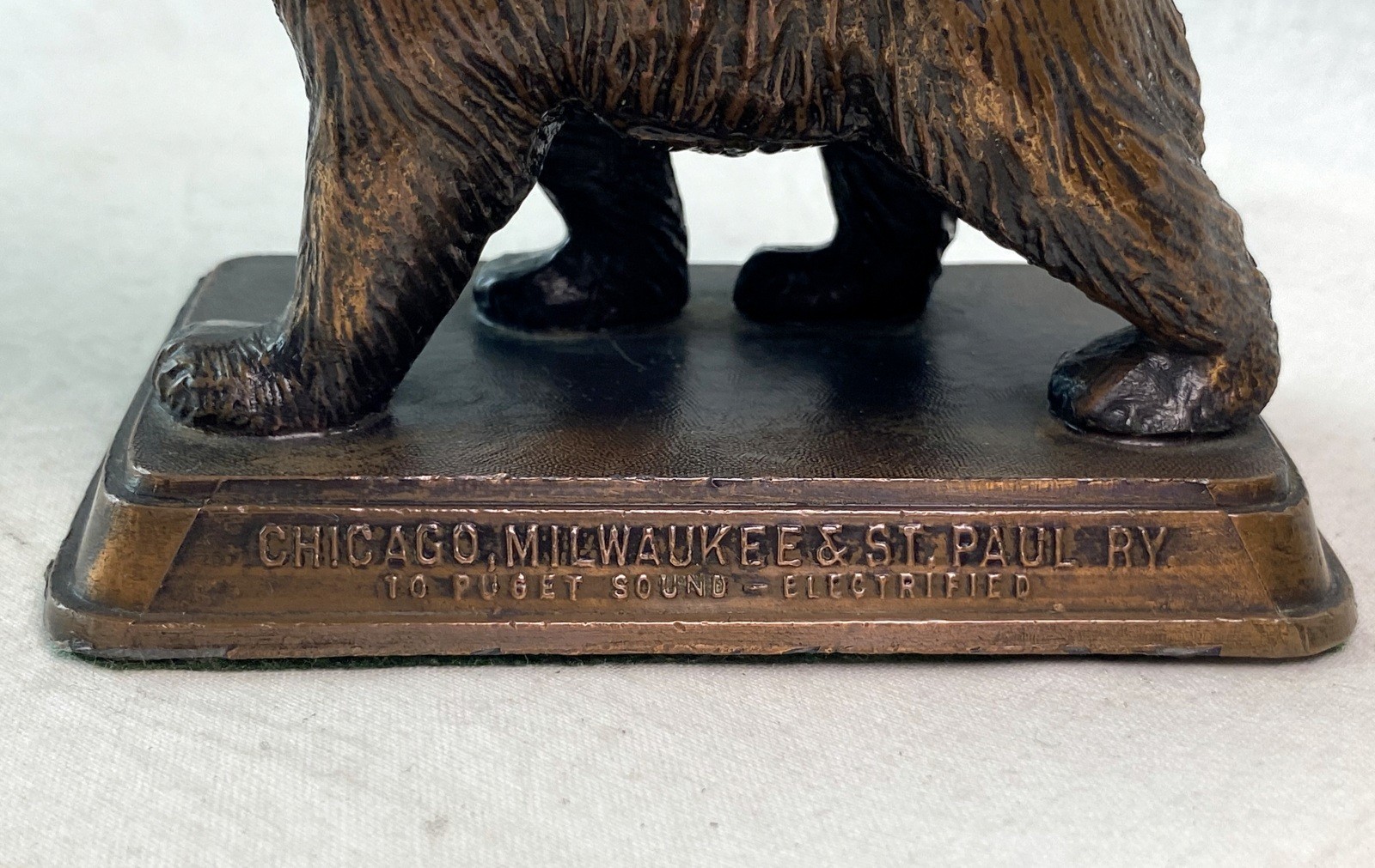 Antique YELLOWSTONE BEAR Fiqure Gallatin Gateway Railroad Souvenir Puget Sound